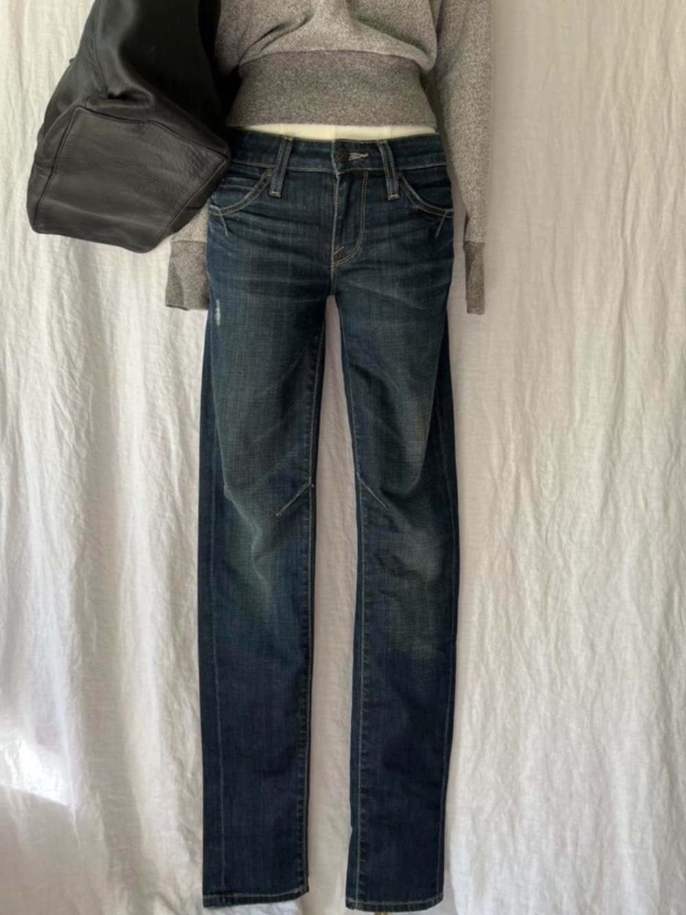 VINCE low rise slim Jeans 
Medium Aiko  Wash Size 25 Minimal Designer Denim